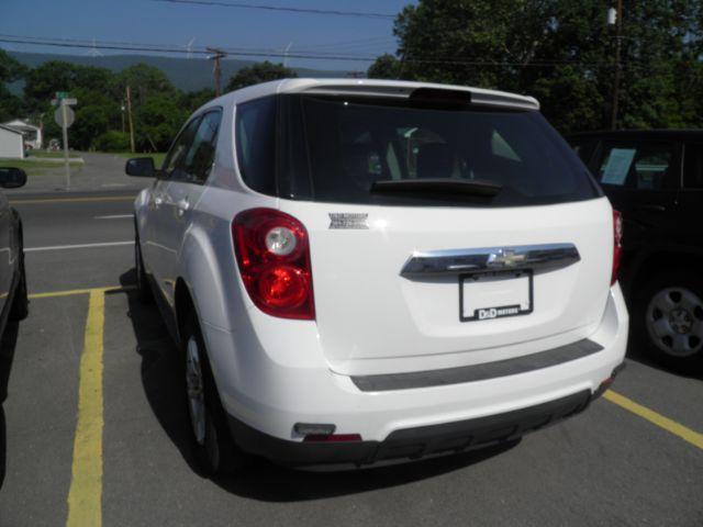 2013 White Chevrolet Equinox LS (2GNALBEK4D6) with an 2.4L I4 engine, AT transmission, located at 15520 McMullen Hwy SW, Belair, MD, 21502, (301) 729-3700, 39.581375, -78.846451 - Photo#5
