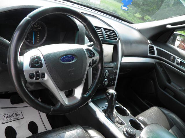 2012 White Ford Explorer XLT (1FMHK8D88CG) with an 3.5L V6 engine, AT transmission, located at 19521 New George's Creek Rd SW, Barton, MD, 21521, (301) 463-2404, 39.524323, -79.017906 - Photo#2