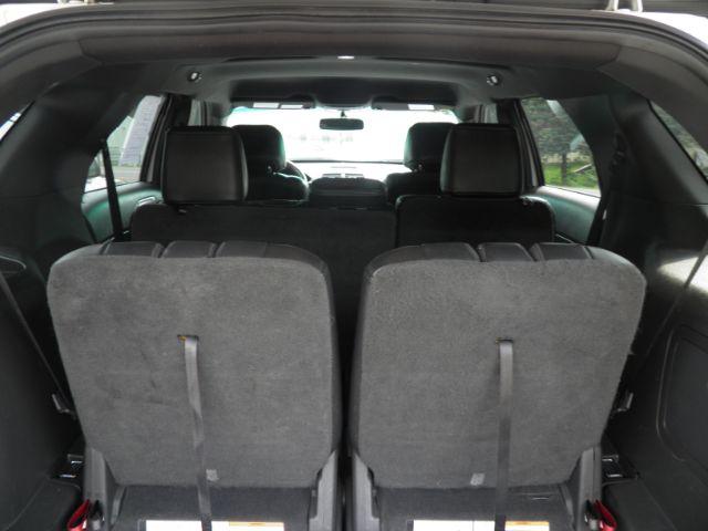2012 White Ford Explorer XLT (1FMHK8D88CG) with an 3.5L V6 engine, AT transmission, located at 19521 New George's Creek Rd SW, Barton, MD, 21521, (301) 463-2404, 39.524323, -79.017906 - Photo#4