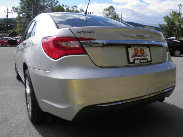 2011 Silver Chrysler 200 Limited (1C3BC2FB5BN) with an 2.4L I4 engine, AT transmission, located at 15520 McMullen Hwy SW, Belair, MD, 21502, (301) 729-3700, 39.581375, -78.846451 - Photo#4
