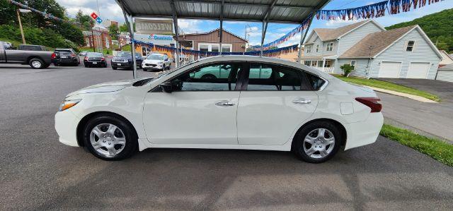 2018 White /Charcoal, cloth Nissan Altima 2.5 S (1N4AL3APXJC) with an 2.5 L4 engine, CVT transmission, located at 15520 McMullen Hwy SW, Belair, MD, 21502, (301) 729-3700, 39.581375, -78.846451 - FOR A BETTER PRICE CALL PAUL AT 301-268-8150 - Photo#3