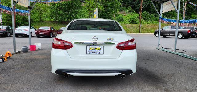 2018 White /Charcoal, cloth Nissan Altima 2.5 S (1N4AL3APXJC) with an 2.5 L4 engine, CVT transmission, located at 15520 McMullen Hwy SW, Belair, MD, 21502, (301) 729-3700, 39.581375, -78.846451 - FOR A BETTER PRICE CALL PAUL AT 301-268-8150 - Photo#9