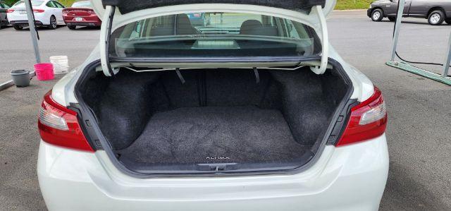 2018 White /Charcoal, cloth Nissan Altima 2.5 S (1N4AL3APXJC) with an 2.5 L4 engine, CVT transmission, located at 15520 McMullen Hwy SW, Belair, MD, 21502, (301) 729-3700, 39.581375, -78.846451 - FOR A BETTER PRICE CALL PAUL AT 301-268-8150 - Photo#10