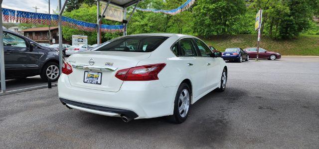 2018 White /Charcoal, cloth Nissan Altima 2.5 S (1N4AL3APXJC) with an 2.5 L4 engine, CVT transmission, located at 15520 McMullen Hwy SW, Belair, MD, 21502, (301) 729-3700, 39.581375, -78.846451 - FOR A BETTER PRICE CALL PAUL AT 301-268-8150 - Photo#11