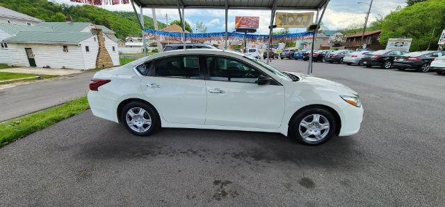 2018 White /Charcoal, cloth Nissan Altima 2.5 S (1N4AL3APXJC) with an 2.5 L4 engine, CVT transmission, located at 15520 McMullen Hwy SW, Belair, MD, 21502, (301) 729-3700, 39.581375, -78.846451 - FOR A BETTER PRICE CALL PAUL AT 301-268-8150 - Photo#12