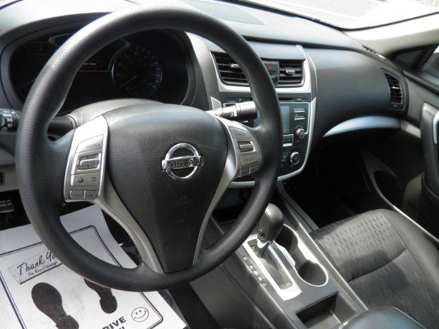 2018 White /Charcoal, cloth Nissan Altima 2.5 S (1N4AL3APXJC) with an 2.5L I4 engine, AT transmission, located at 15520 McMullen Hwy SW, Belair, MD, 21502, (301) 729-3700, 39.581375, -78.846451 - FOR A BETTER PRICE CALL PAUL AT 301-268-8150 - Photo#3