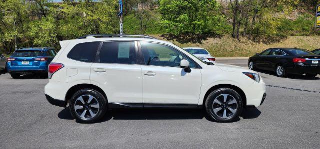 2018 WHITE /Gray Subaru Forester 2.5i Premium (JF2SJAGC2JH) with an 2.5 L4 engine, AT transmission, located at 15520 McMullen Hwy SW, Belair, MD, 21502, (301) 729-3700, 39.581375, -78.846451 - FOR A BETTER PRICE CALL PAUL AT 301-268-8150 - Photo#12