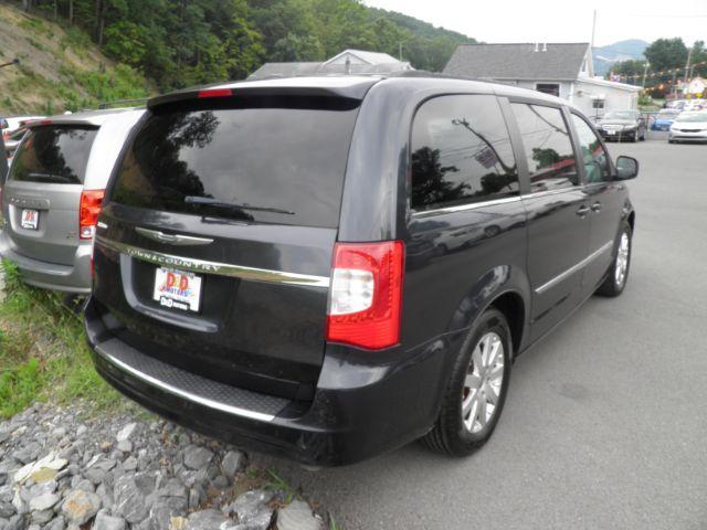 2014 Gray Chrysler Town and Country Touring (2C4RC1BG1ER) with an 3.6L V6 engine, AT transmission, located at 15520 McMullen Hwy SW, Belair, MD, 21502, (301) 729-3700, 39.581375, -78.846451 - Photo#5