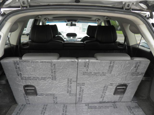 2011 Silver Acura MDX Technology Package (2HNYD2H67BH) with an 3.7L V6 engine, AT transmission, located at 15520 McMullen Hwy SW, Belair, MD, 21502, (301) 729-3700, 39.581375, -78.846451 - Photo#5