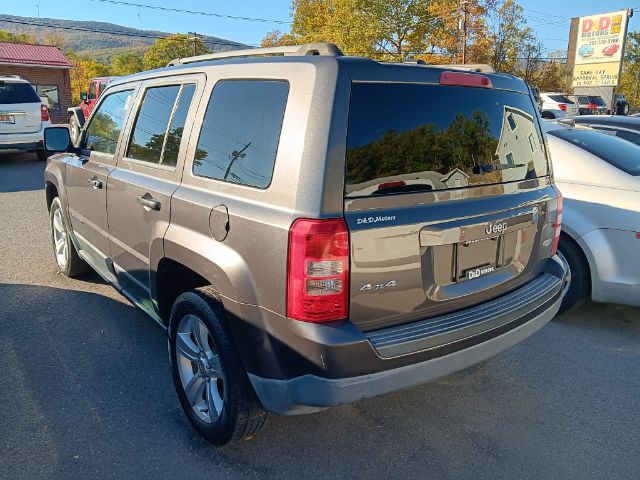 2014 Gray Jeep Patriot Latitude (1C4NJRFB6ED) with an 2.4L I4 engine, AT transmission, located at 15520 McMullen Hwy SW, Belair, MD, 21502, (301) 729-3700, 39.581375, -78.846451 - Photo#4
