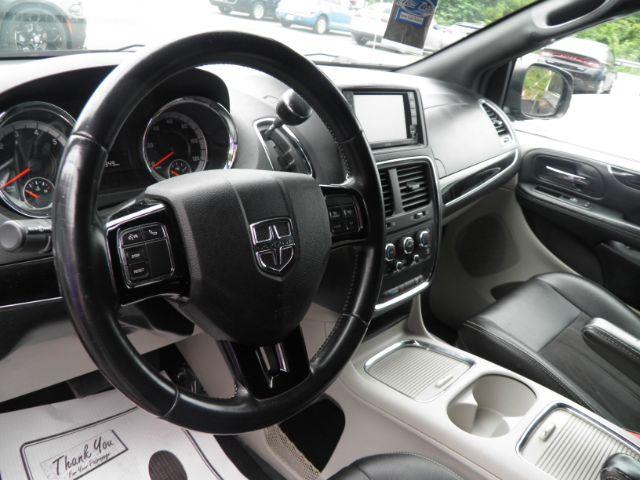 2019 Red Dodge Grand Caravan SXT (2C4RDGCG0KR) with an 3.6L V6 engine, AT transmission, located at 15520 McMullen Hwy SW, Belair, MD, 21502, (301) 729-3700, 39.581375, -78.846451 - Photo#2