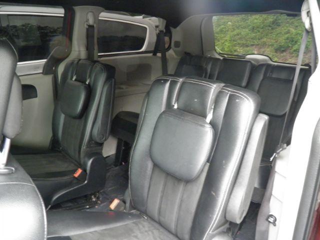 2019 Red Dodge Grand Caravan SXT (2C4RDGCG0KR) with an 3.6L V6 engine, AT transmission, located at 15520 McMullen Hwy SW, Belair, MD, 21502, (301) 729-3700, 39.581375, -78.846451 - Photo#3