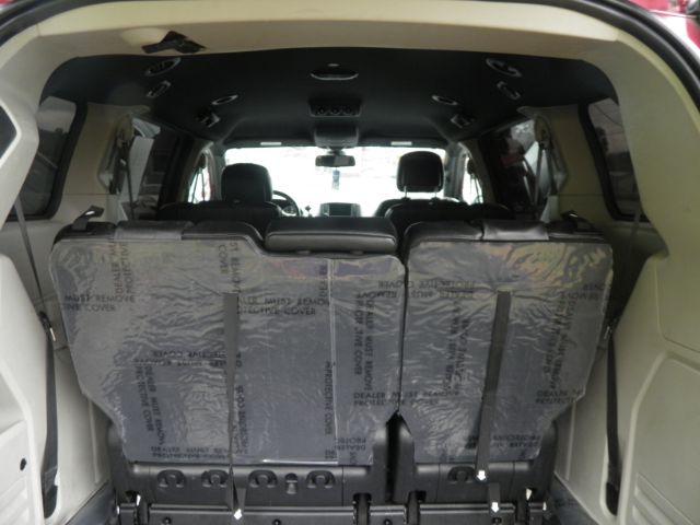 2019 Red Dodge Grand Caravan SXT (2C4RDGCG0KR) with an 3.6L V6 engine, AT transmission, located at 15520 McMullen Hwy SW, Belair, MD, 21502, (301) 729-3700, 39.581375, -78.846451 - Photo#4