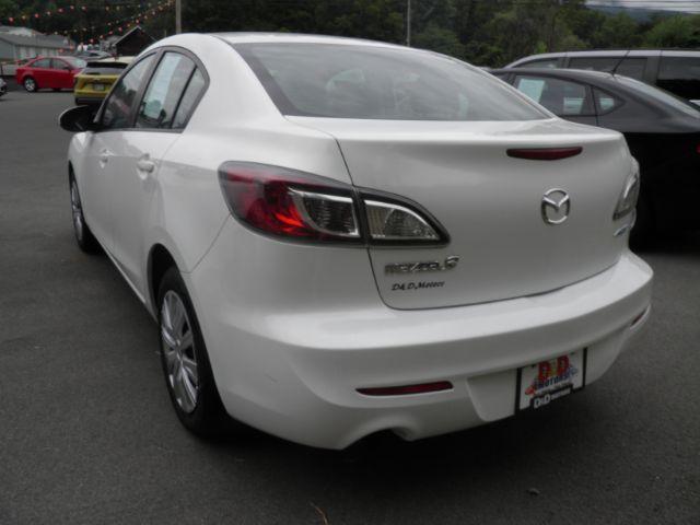 2013 White Mazda Mazda3 i Sport | i Sport (JM1BL1UP9D1) with an 2.0L I4 engine, AT transmission, located at 15520 McMullen Hwy SW, Belair, MD, 21502, (301) 729-3700, 39.581375, -78.846451 - Photo#4