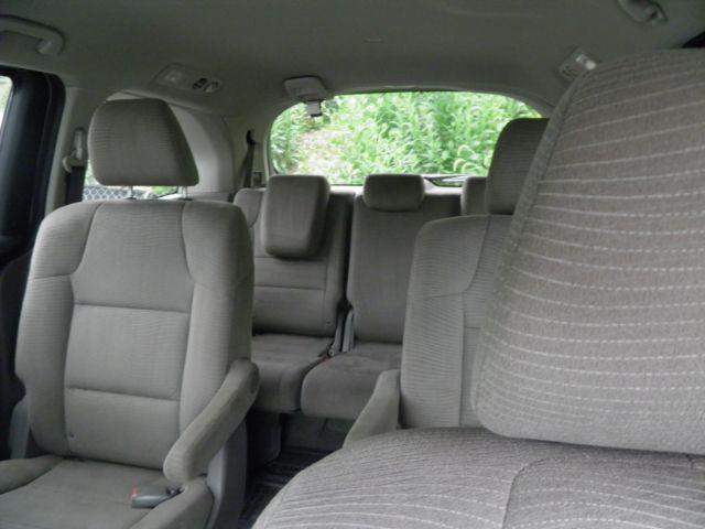 2013 Silver Honda Odyssey LX (5FNRL5H2XDB) with an 3.5L V6 engine, AT transmission, located at 15520 McMullen Hwy SW, Belair, MD, 21502, (301) 729-3700, 39.581375, -78.846451 - Photo#3