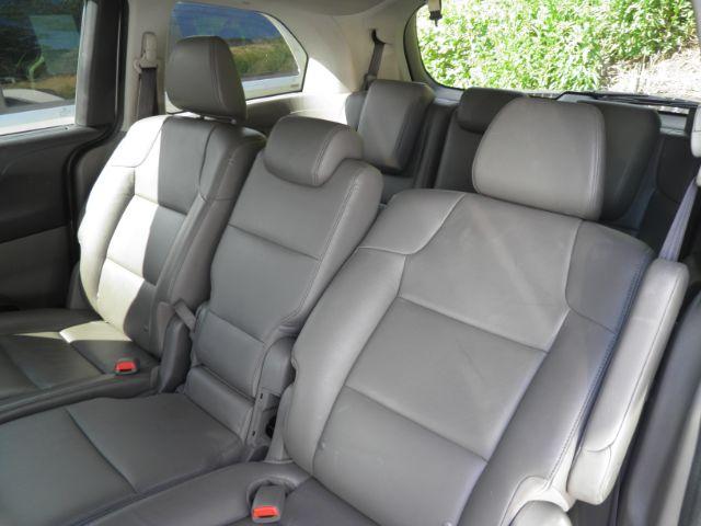 2015 White Honda Odyssey EX-L (5FNRL5H64FB) with an 3.5L V6 engine, AT transmission, located at 15520 McMullen Hwy SW, Belair, MD, 21502, (301) 729-3700, 39.581375, -78.846451 - Photo#3