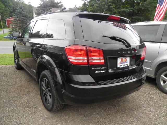 2018 BLACK Dodge Journey SE (3C4PDCAB9JT) with an 2.4L L4 engine, AT transmission, located at 19521 New George's Creek Rd SW, Barton, MD, 21521, (301) 463-2404, 39.524323, -79.017906 - Photo#6