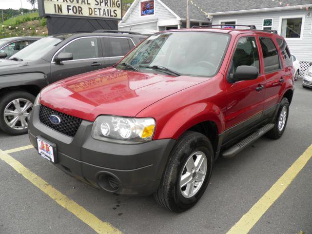 2007 Red Ford Escape XLS Manual | XLS (1FMYU02Z47K) with an 2.3L I4 engine, MAN transmission, located at 15520 McMullen Hwy SW, Belair, MD, 21502, (301) 729-3700, 39.581375, -78.846451 - Photo#0