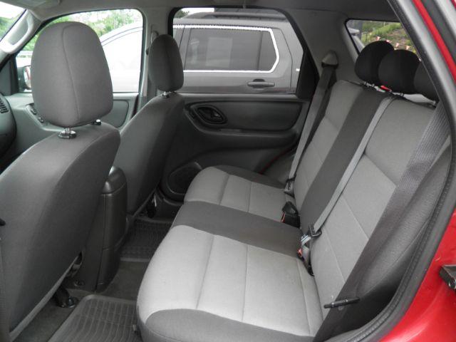 2007 Red Ford Escape XLS Manual | XLS (1FMYU02Z47K) with an 2.3L I4 engine, MAN transmission, located at 15520 McMullen Hwy SW, Belair, MD, 21502, (301) 729-3700, 39.581375, -78.846451 - Photo#3