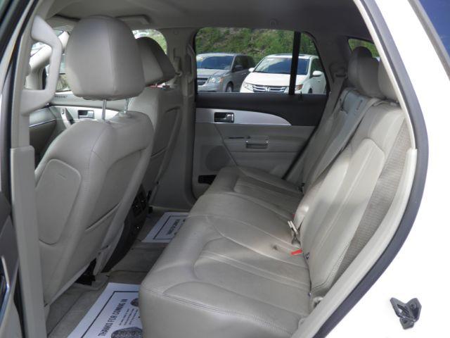2013 White Lincoln MKX BASE (2LMDJ8JK8DB) with an 3.6L V6 engine, AT transmission, located at 15520 McMullen Hwy SW, Belair, MD, 21502, (301) 729-3700, 39.581375, -78.846451 - Photo#3
