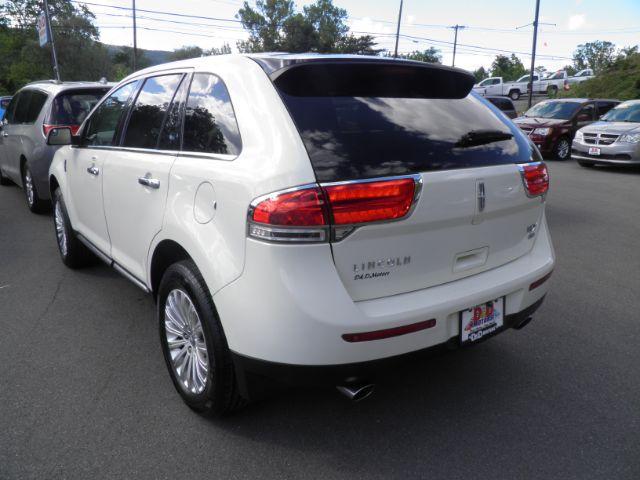 2013 White Lincoln MKX BASE (2LMDJ8JK8DB) with an 3.6L V6 engine, AT transmission, located at 15520 McMullen Hwy SW, Belair, MD, 21502, (301) 729-3700, 39.581375, -78.846451 - Photo#5