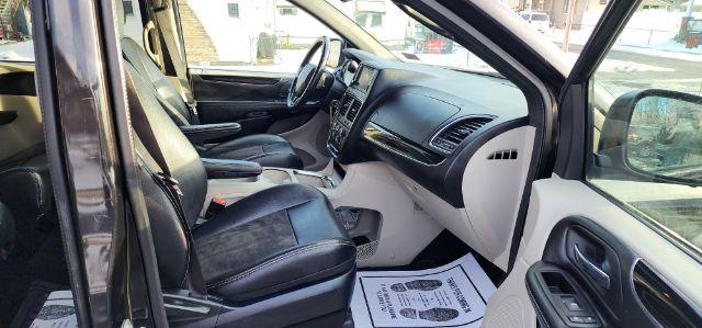 2020 Black /Leather Black Dodge Grand Caravan SXT (2C4RDGCG1LR) with an 3.6L V6 engine, AT transmission, 0.000000, 0.000000 - FOR A BETTER PRICE CALL PAUL AT 301-268-8150 - Photo#15