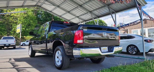 2017 Black /Black/Diesel Gray, cloth Dodge Ram 1500 SLT Crew Cab LWB 4WD (1C6RR7TT5HS) with an 5.7L V8 engine, AT transmission, located at 15520 McMullen Hwy SW, Belair, MD, 21502, (301) 729-3700, 39.581375, -78.846451 - FOR A BETTER PRICE CALL PAUL AT 301-268-8150 - Photo#9