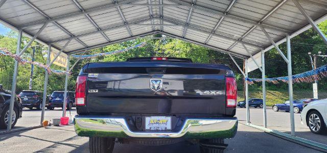 2017 Black /Black/Diesel Gray, cloth Dodge Ram 1500 SLT Crew Cab LWB 4WD (1C6RR7TT5HS) with an 5.7L V8 engine, AT transmission, located at 15520 McMullen Hwy SW, Belair, MD, 21502, (301) 729-3700, 39.581375, -78.846451 - FOR A BETTER PRICE CALL PAUL AT 301-268-8150 - Photo#10