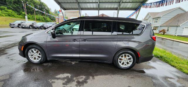 2020 GRAY /Alloy/Black Chrysler Voyager LXI (2C4RC1DG9LR) with an 3.6L V6 engine, AT transmission, 0.000000, 0.000000 - Photo#3