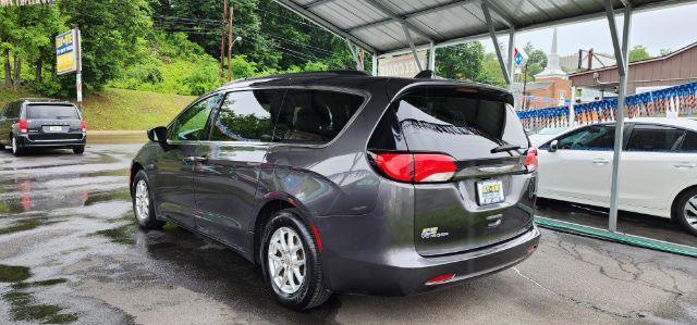2020 GRAY /Alloy/Black Chrysler Voyager LXI (2C4RC1DG9LR) with an 3.6L V6 engine, AT transmission, 0.000000, 0.000000 - Photo#9