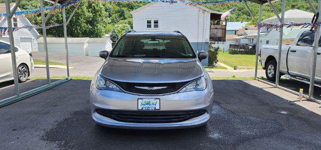 2020 SILVER /Alloy/Black Chrysler Voyager LXI (2C4RC1DG0LR) with an 3.6L V6 engine, AT transmission, 0.000000, 0.000000 - Photo#1