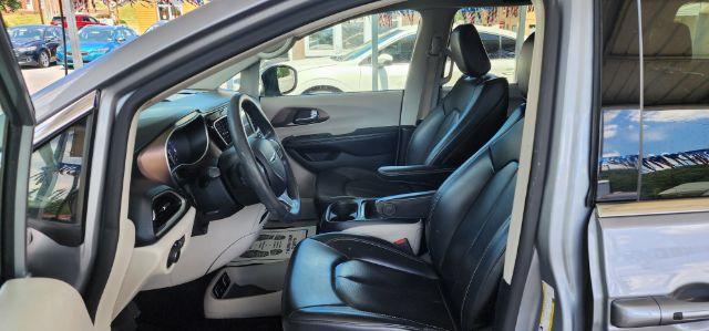 2020 SILVER /Alloy/Black Chrysler Voyager LXI (2C4RC1DG0LR) with an 3.6L V6 engine, AT transmission, 0.000000, 0.000000 - Photo#4