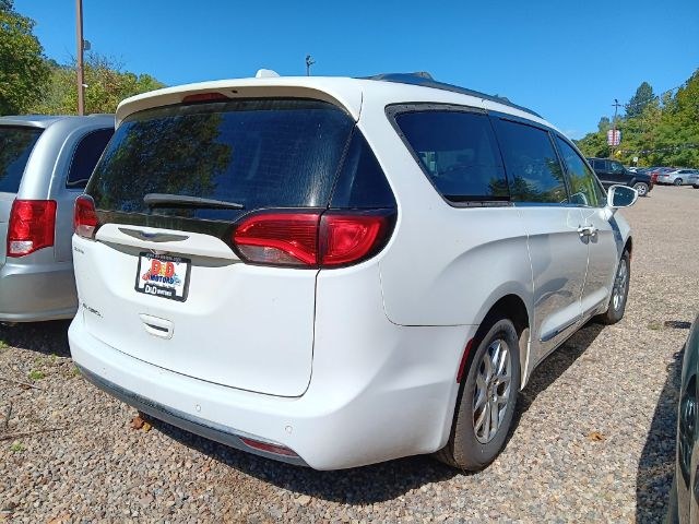 2020 WHITE Chrysler Pacifica Touring L (2C4RC1BG7LR) with an 3.6L V6 engine, AT transmission, located at 19521 New George's Creek Rd SW, Barton, MD, 21521, (301) 463-2404, 39.524323, -79.017906 - Photo#3