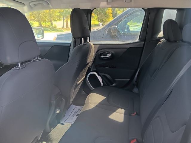 2018 GRAY Jeep Renegade Latitude 4x4 (ZACCJBBB2JP) with an 2.4L L4 engine, AT transmission, located at 19521 New George's Creek Rd SW, Barton, MD, 21521, (301) 463-2404, 39.524323, -79.017906 - Photo#2