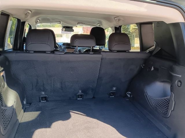 2018 GRAY Jeep Renegade Latitude 4x4 (ZACCJBBB2JP) with an 2.4L L4 engine, AT transmission, located at 19521 New George's Creek Rd SW, Barton, MD, 21521, (301) 463-2404, 39.524323, -79.017906 - Photo#3