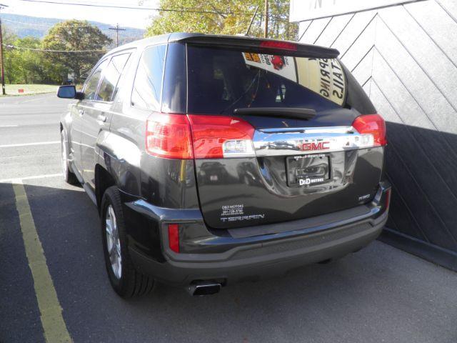 2017 Gray GMC Terrain SLE-1 (2GKFLSEK7H6) with an 2.4L I4 engine, AT transmission, located at 15520 McMullen Hwy SW, Belair, MD, 21502, (301) 729-3700, 39.581375, -78.846451 - Photo#5