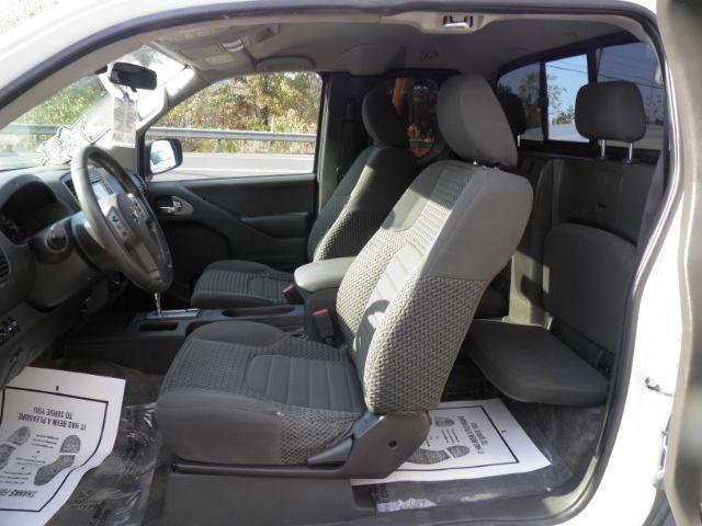 2018 White Nissan Frontier SV (1N6AD0CW4JN) with an 4.0L V6 engine, AT transmission, located at 15520 McMullen Hwy SW, Belair, MD, 21502, (301) 729-3700, 39.581375, -78.846451 - Photo#2