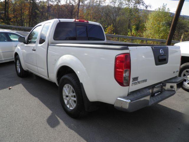 2018 White Nissan Frontier SV (1N6AD0CW4JN) with an 4.0L V6 engine, AT transmission, located at 15520 McMullen Hwy SW, Belair, MD, 21502, (301) 729-3700, 39.581375, -78.846451 - Photo#4