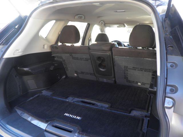 2015 Gray Nissan Rogue S (KNMAT2MV7FP) with an 2.5L I4 engine, AT transmission, located at 15520 McMullen Hwy SW, Belair, MD, 21502, (301) 729-3700, 39.581375, -78.846451 - Photo#4