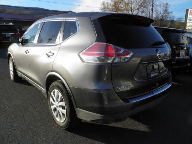 2015 Gray Nissan Rogue S (KNMAT2MV7FP) with an 2.5L I4 engine, AT transmission, located at 15520 McMullen Hwy SW, Belair, MD, 21502, (301) 729-3700, 39.581375, -78.846451 - Photo#5