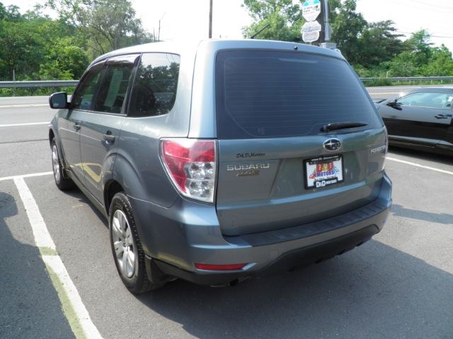 2009 Green Subaru Forester 2.5X (JF2SH61669H) with an 2.5L H4 engine, AT transmission, located at 15520 McMullen Hwy SW, Belair, MD, 21502, (301) 729-3700, 39.581375, -78.846451 - Photo#5