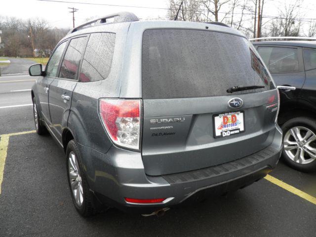 2011 Green Subaru Forester 2.5X Premium (JF2SHADC3BH) with an 2.5L H4 engine, AT transmission, located at 15520 McMullen Hwy SW, Belair, MD, 21502, (301) 729-3700, 39.581375, -78.846451 - Photo#5