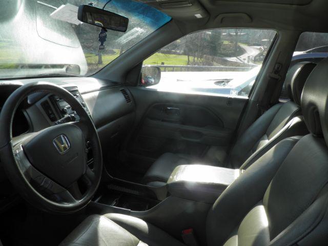 2007 GRAY Honda Pilot EX-L (2HKYF18517H) with an 3.5L V6 engine, AT transmission, located at 19521 New George's Creek Rd SW, Barton, MD, 21521, (301) 463-2404, 39.524323, -79.017906 - Photo#1