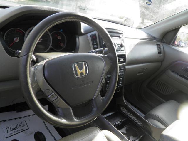 2007 GRAY Honda Pilot EX-L (2HKYF18517H) with an 3.5L V6 engine, AT transmission, located at 19521 New George's Creek Rd SW, Barton, MD, 21521, (301) 463-2404, 39.524323, -79.017906 - Photo#2