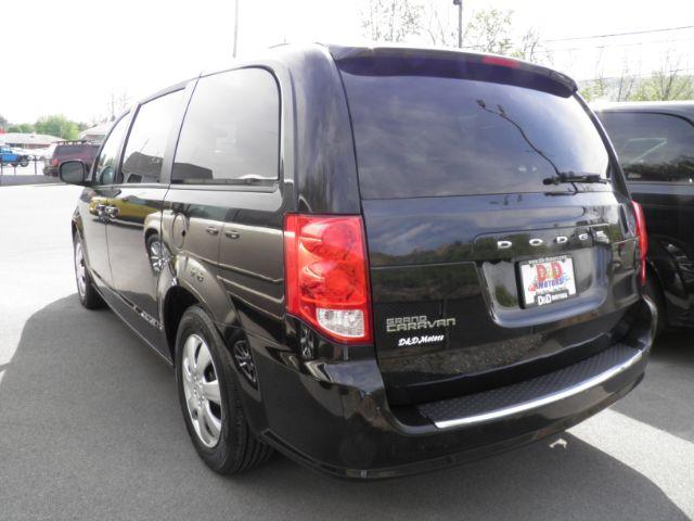 2018 Black Dodge Grand Caravan SE (2C4RDGBG7JR) with an 3.6L V6 engine, AT transmission, located at 15520 McMullen Hwy SW, Belair, MD, 21502, (301) 729-3700, 39.581375, -78.846451 - Photo#5