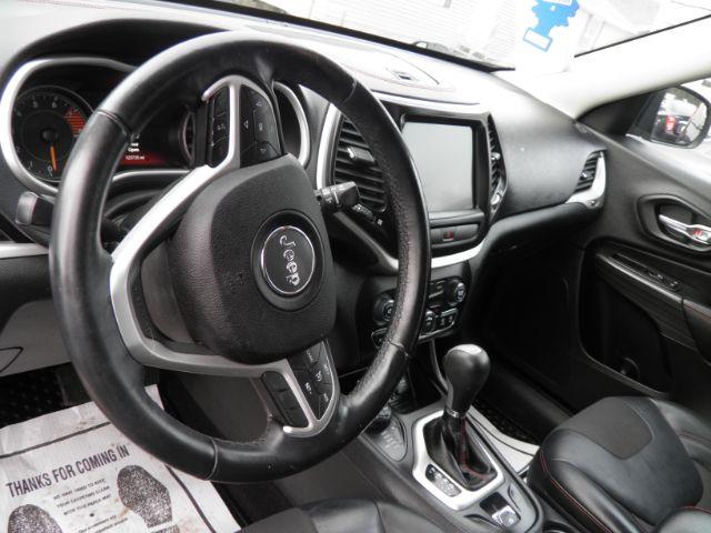 2016 GRAY Jeep Cherokee Trailhawk (1C4PJMBS2GW) with an 3.2l V6 engine, AT transmission, located at 19521 New George's Creek Rd SW, Barton, MD, 21521, (301) 463-2404, 39.524323, -79.017906 - Photo#2