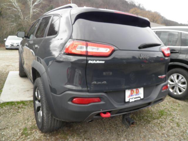 2016 GRAY Jeep Cherokee Trailhawk (1C4PJMBS2GW) with an 3.2l V6 engine, AT transmission, located at 19521 New George's Creek Rd SW, Barton, MD, 21521, (301) 463-2404, 39.524323, -79.017906 - Photo#5