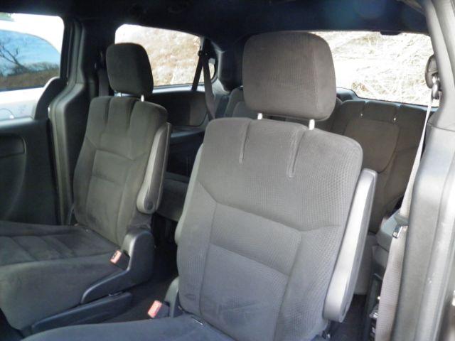 2015 Gray Dodge Grand Caravan SXT (2C4RDGCG5FR) with an 3.6L V6 engine, AT transmission, located at 15520 McMullen Hwy SW, Belair, MD, 21502, (301) 729-3700, 39.581375, -78.846451 - Photo#3