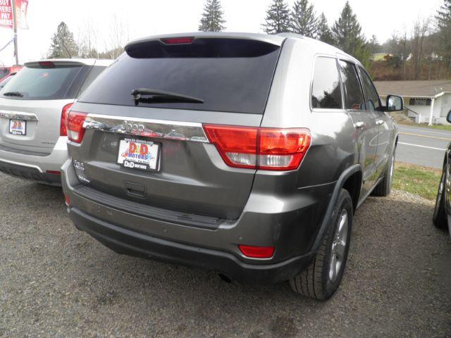 2013 GRAY Jeep Grand Cherokee Laredo (1C4RJFAG7DC) with an 3.6L V6 engine, AT transmission, located at 19521 New George's Creek Rd SW, Barton, MD, 21521, (301) 463-2404, 39.524323, -79.017906 - Photo#5