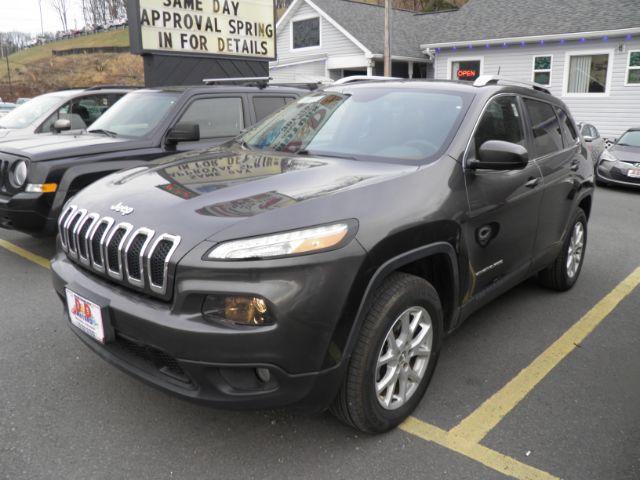 photo of 2016 Jeep Cherokee Latitude